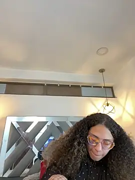 Hanna Cornee  online show from November 8, 5:07 pm