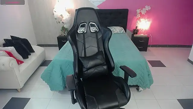 sophia brunette  online show from October 3, 12:10 pm