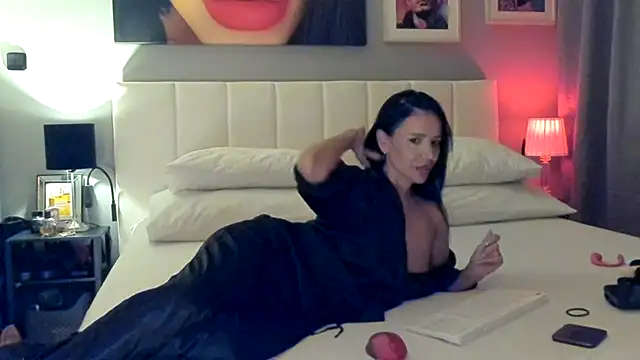 simonacavali online show from December 20, 8:35 pm