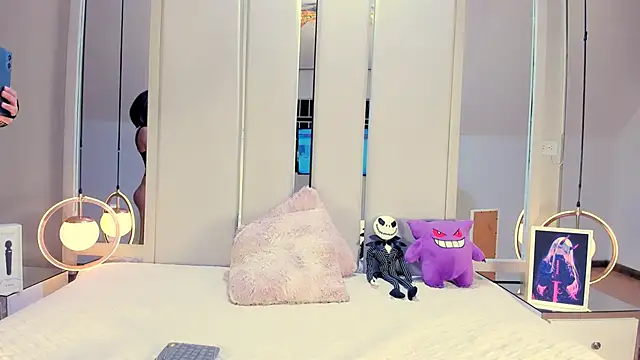 VesperVelvet online show from September 18, 8:18 pm