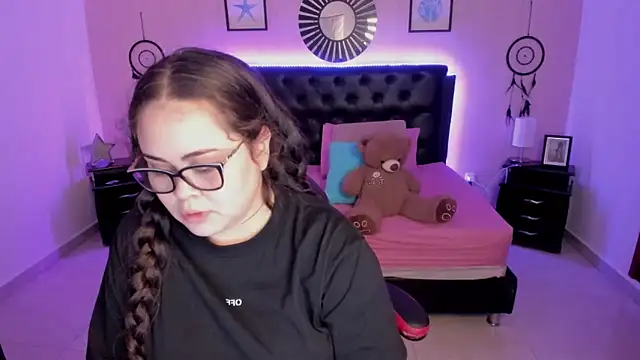 LolaVillalobos online show from February 4, 11:57 am