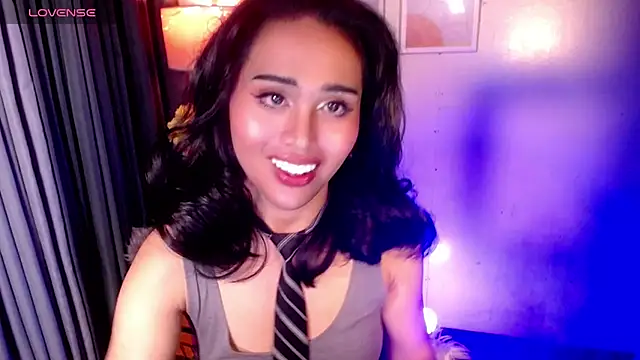 urmidnightcravingsxx online show from July 25, 7:10 pm