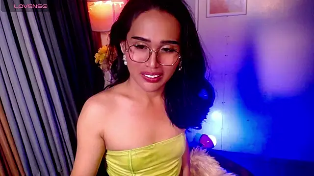 urmidnightcravingsxx online show from August 3, 6:39 am