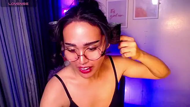 urmidnightcravingsxx online show from July 1, 12:32 am