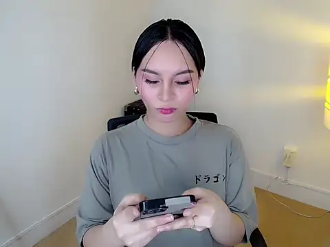 holly tabby online show from January 6, 9:18 pm