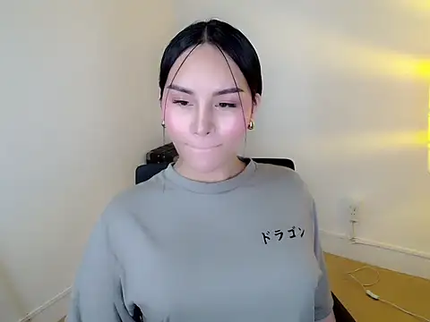 holly tabby online show from March 26, 8:10 pm