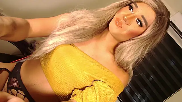 SissifyMeNow online show from October 16, 11:40 pm