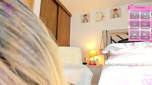 Aphroditafleurxx online show from April 8, 1:19 am