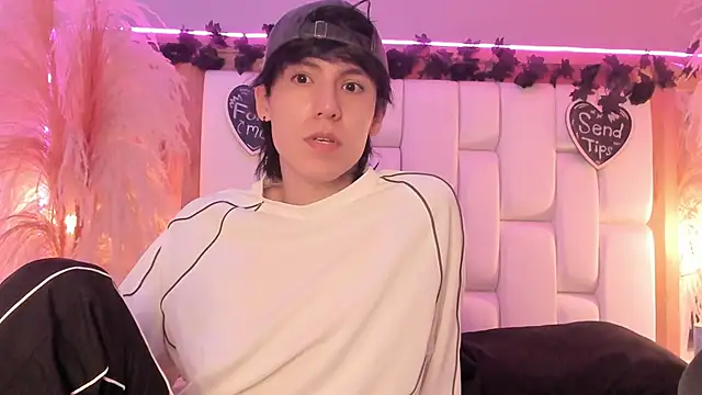 Daphne And Roger online show from March 30, 11:10 am