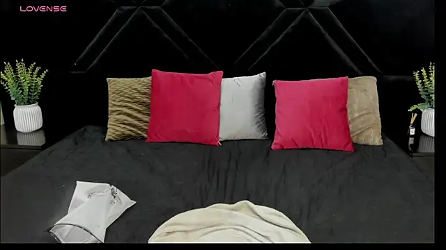 Dantzel  online show from March 27, 7:58 pm