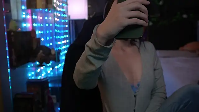 littlelune online show from February 6, 8:56 pm