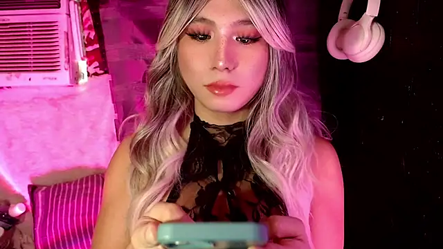 UrhotlucyTS online show from November 23, 6:49 am