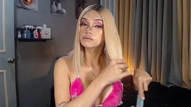 Unforgettablejulia online show from March 20, 4:23 pm