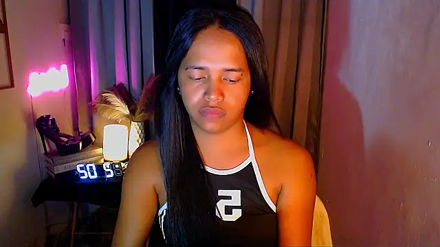 Lorainnelustts online show from February 2, 7:40 am