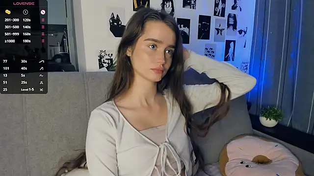 lovelyalivia online show from October 25, 9:50 am