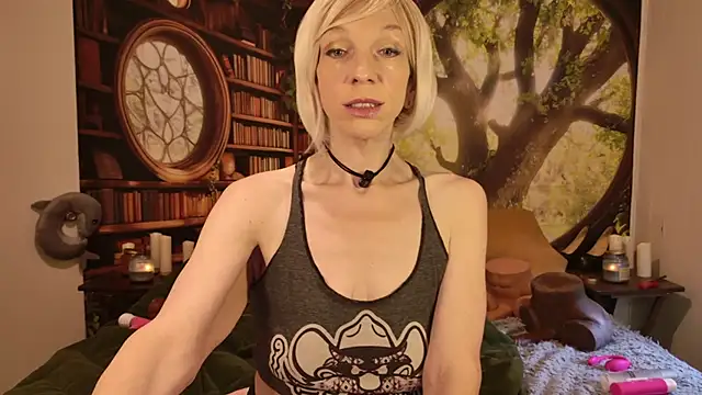 HaileeAtHome online show from July 29, 10:43 pm