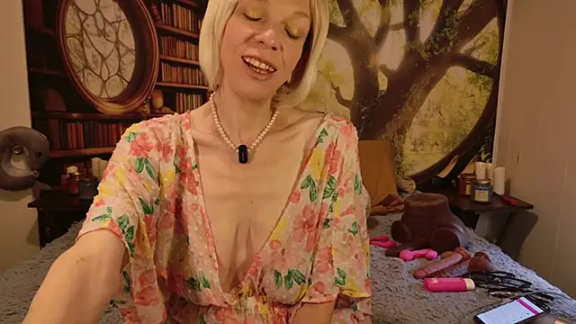 HaileeAtHome online show from July 21, 10:43 pm
