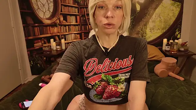 HaileeAtHome online show from June 25, 4:12 am