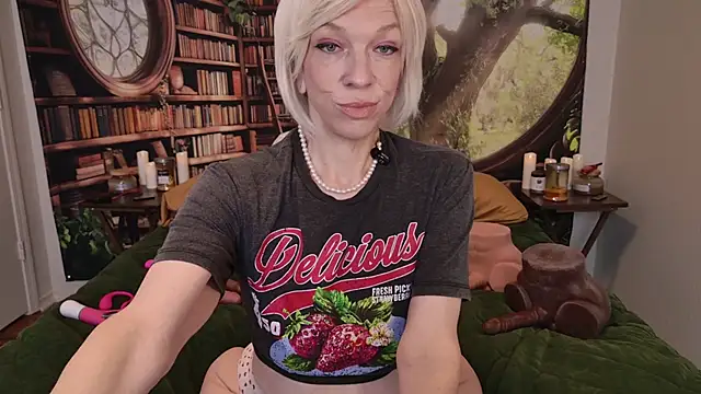 HaileeAtHome online show from June 25, 4:52 pm