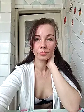 Adeline3302 online show from April 17, 12:18 pm