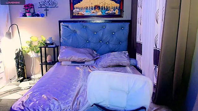 Franchesca Trans online show from November 2, 2:37 am