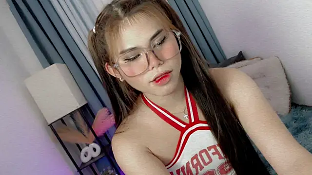 PrettyBlythes TS online show from March 7, 4:41 am