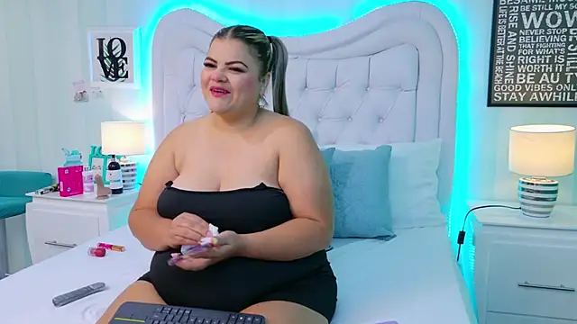 KiimBrooks online show from November 21, 11:12 am