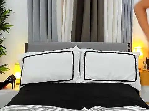 MistressPia online show from September 17, 4:32 am