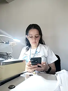 Isabella5 Brown  online show from October 5, 5:40 pm