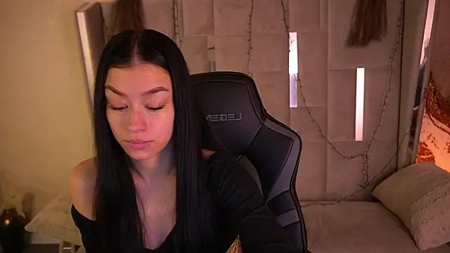 FataleNellie online show from April 13, 9:37 pm