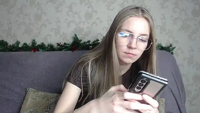 HitGyrl online show from December 21, 12:59 am