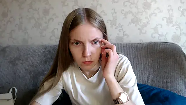 HitGyrl online show from October 18, 8:17 am