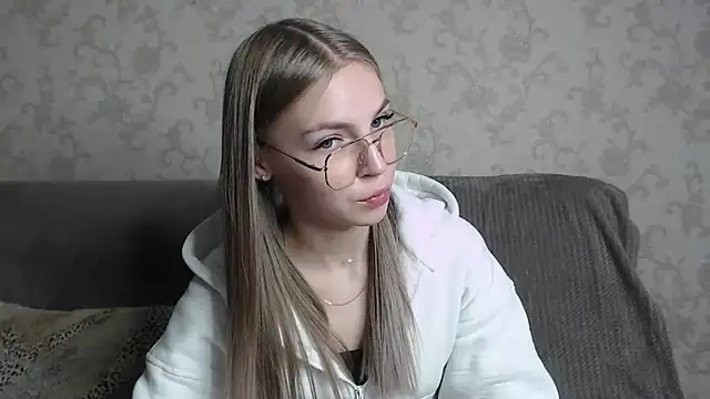 HitGyrl online show from March 7, 7:59 am