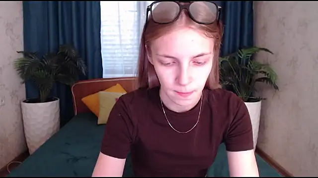 HitGyrl online show from October 9, 8:07 am