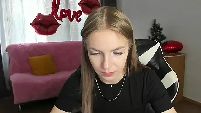 HitGyrl online show from April 8, 8:16 am