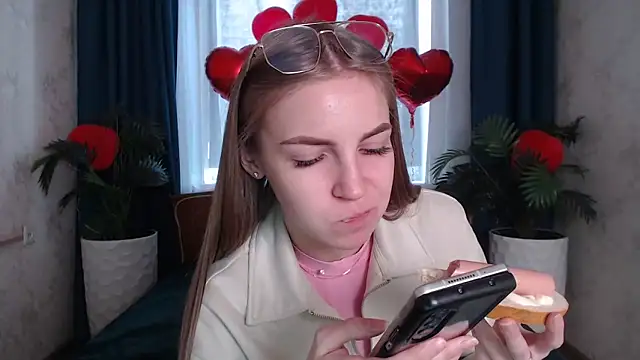 HitGyrl online show from February 23, 8:25 am