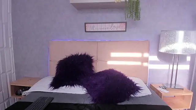 VioletaNova online show from December 18, 12:43 pm