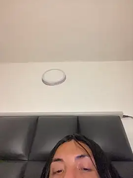 Adrianna Arias online show from October 25, 8:05 pm