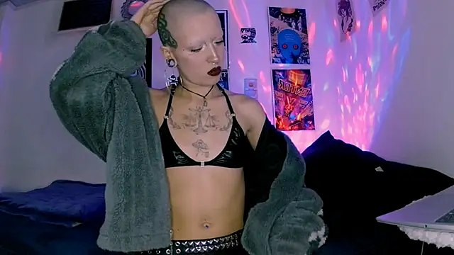 plutonbluemooon333 online show from April 21, 2:51 am