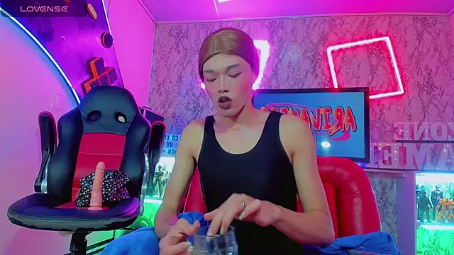 Madison Mujica online show from September 25, 12:15 pm