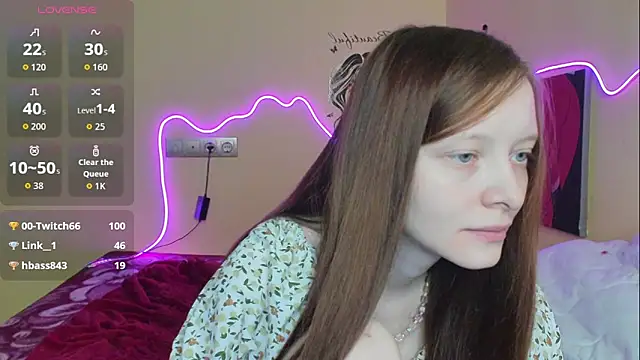 AliceHaris online show from October 4, 4:40 am