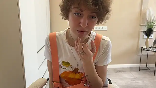 daniellia  online show from November 14, 8:47 am