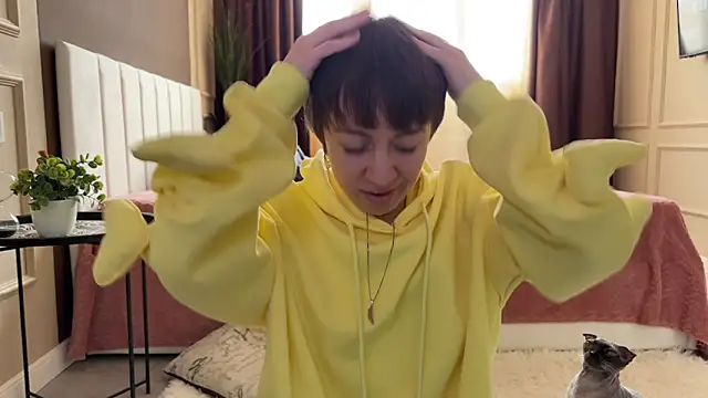 daniellia  online show from March 6, 9:26 am