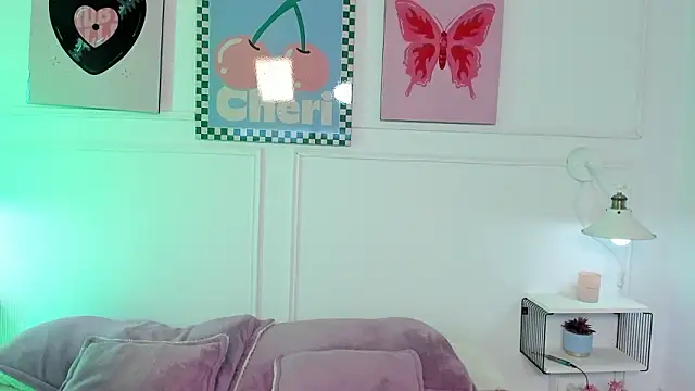 Zoe Lynch  online show from March 13, 11:55 am