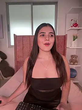 salomecute21 online show from May 11, 11:45 am