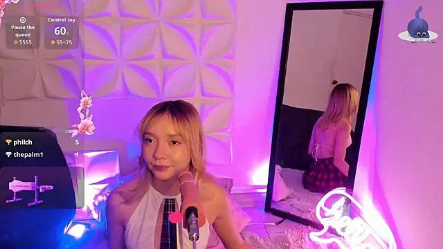 JuliethMoss online show from October 7, 9:30 pm