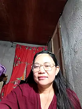 Everleigh mom online show from October 13, 8:11 pm