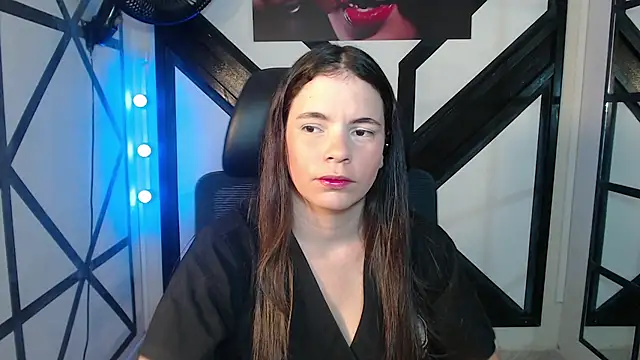 maira tf online show from June 11, 7:00 pm