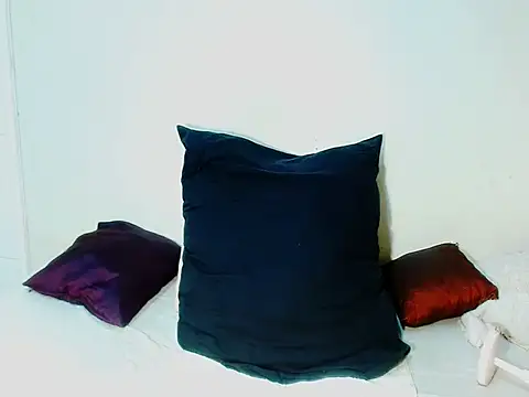 Love-Racheal75 online show from April 21, 2:37 am