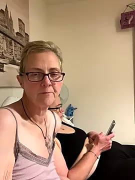 Curvy-Jinx online show from November 9, 9:00 pm